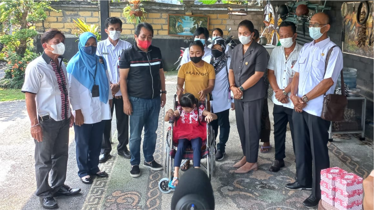 Penyerahan Bantuan Kursi Roda